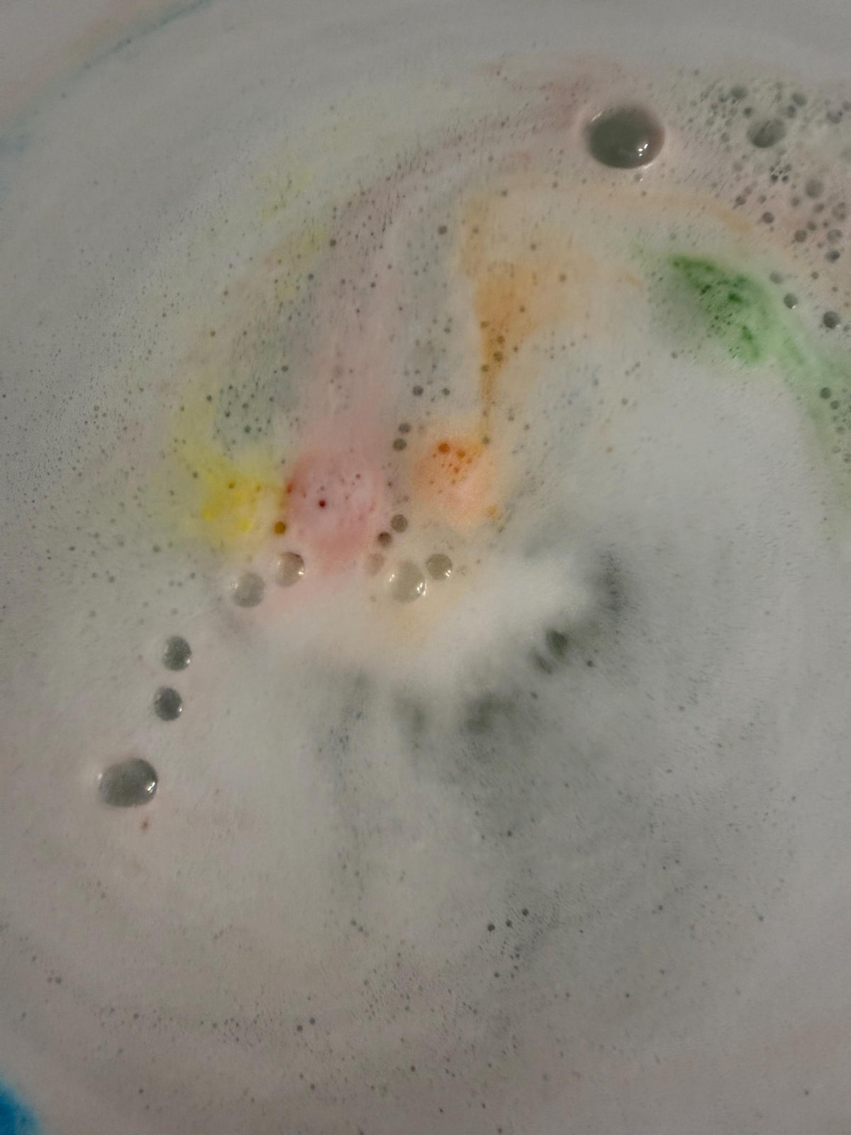 Rainbow Cloud Bath Bomb – Fruity Energy Scent- Fun Rainbow Colored Inside